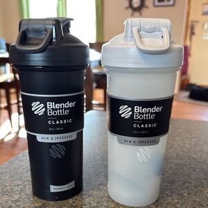 Blender Bottle Classic Shaker Set - Black and White